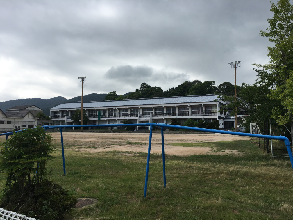 室津小学校