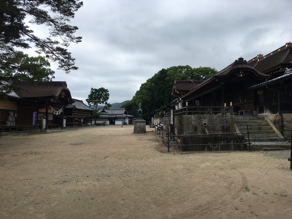 賀茂神社の境内