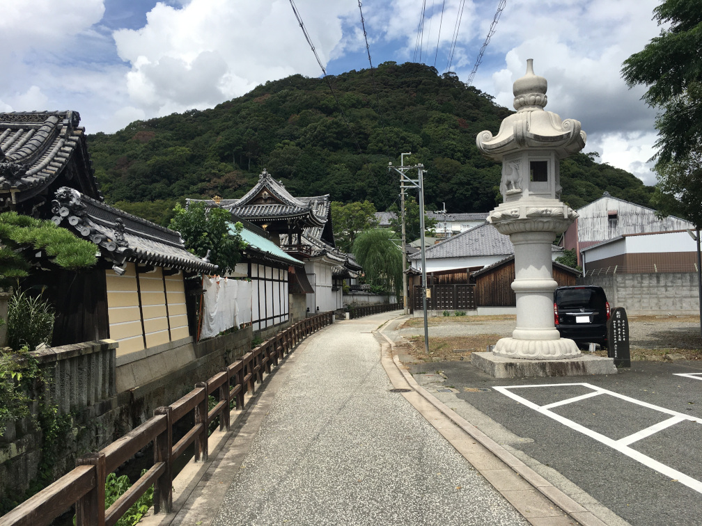 如来寺の横にある路地